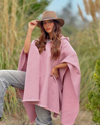 Poncho Clásico Rosa Palo con capucha Calafate Austral