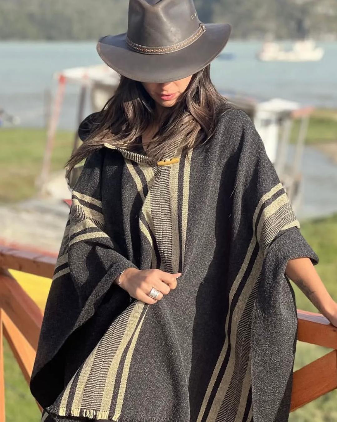 Poncho Coihue | Gris marengo - Calafate Austral
