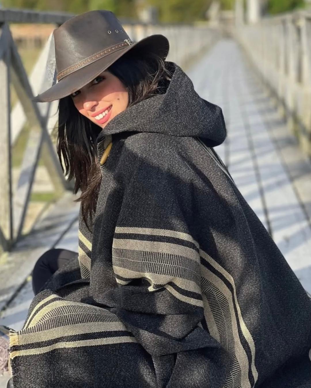 Poncho Coihue | Gris marengo - Calafate Austral