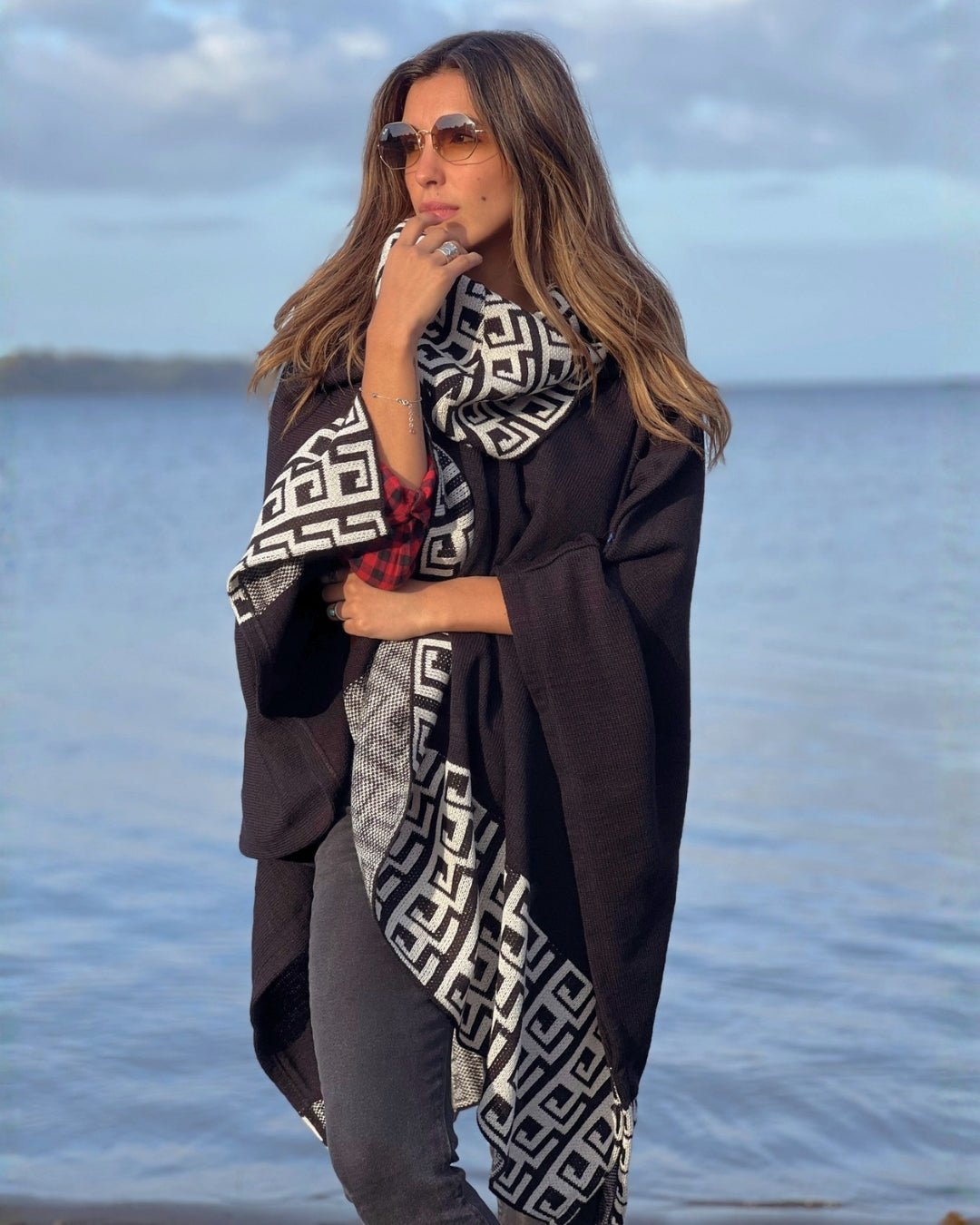 Poncho Greca | Negro - Calafate Austral