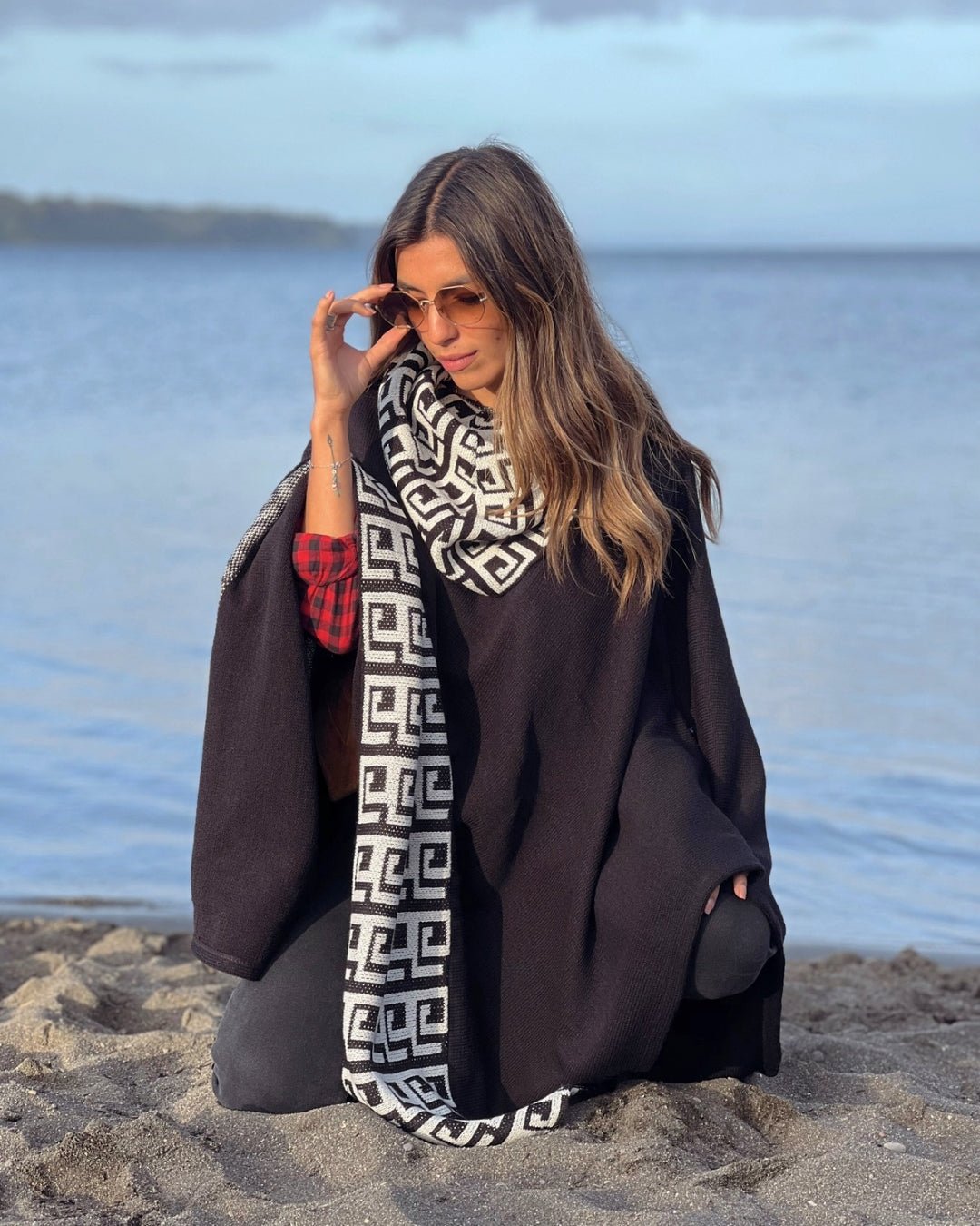 Poncho Greca | Negro - Calafate Austral