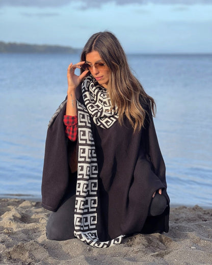 Poncho Greca | Negro - Calafate Austral