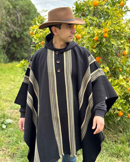 Poncho Lleuque | Negro y Beige - Calafate Austral