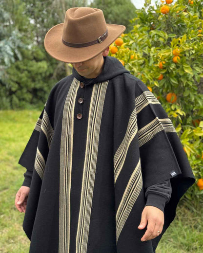 Poncho Lleuque | Negro y Beige - Calafate Austral