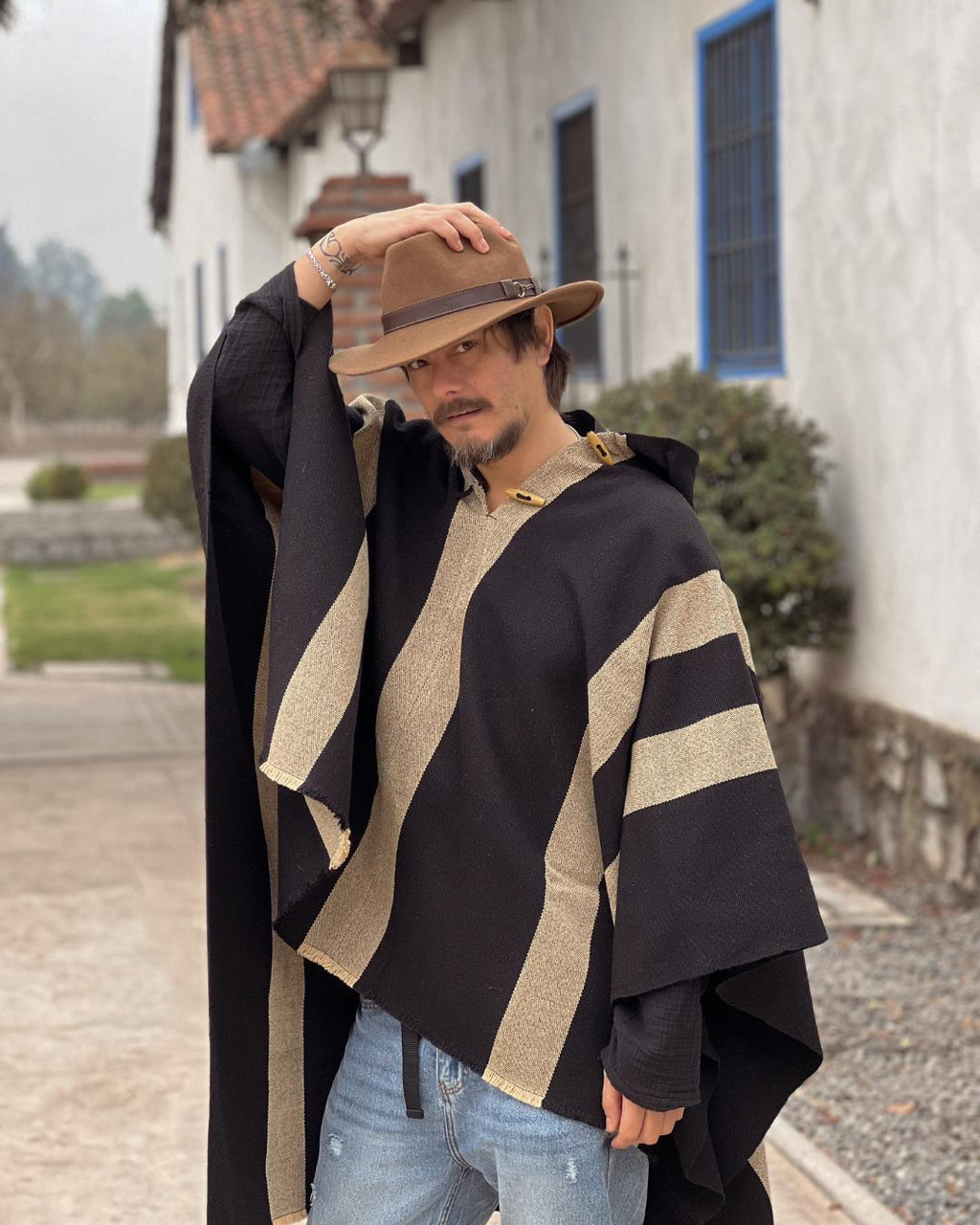 Poncho Peumo | Negro - Calafate Austral