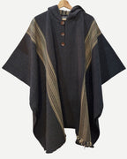 Poncho Queule gris marengo de alpaca y oveja, vista frontal