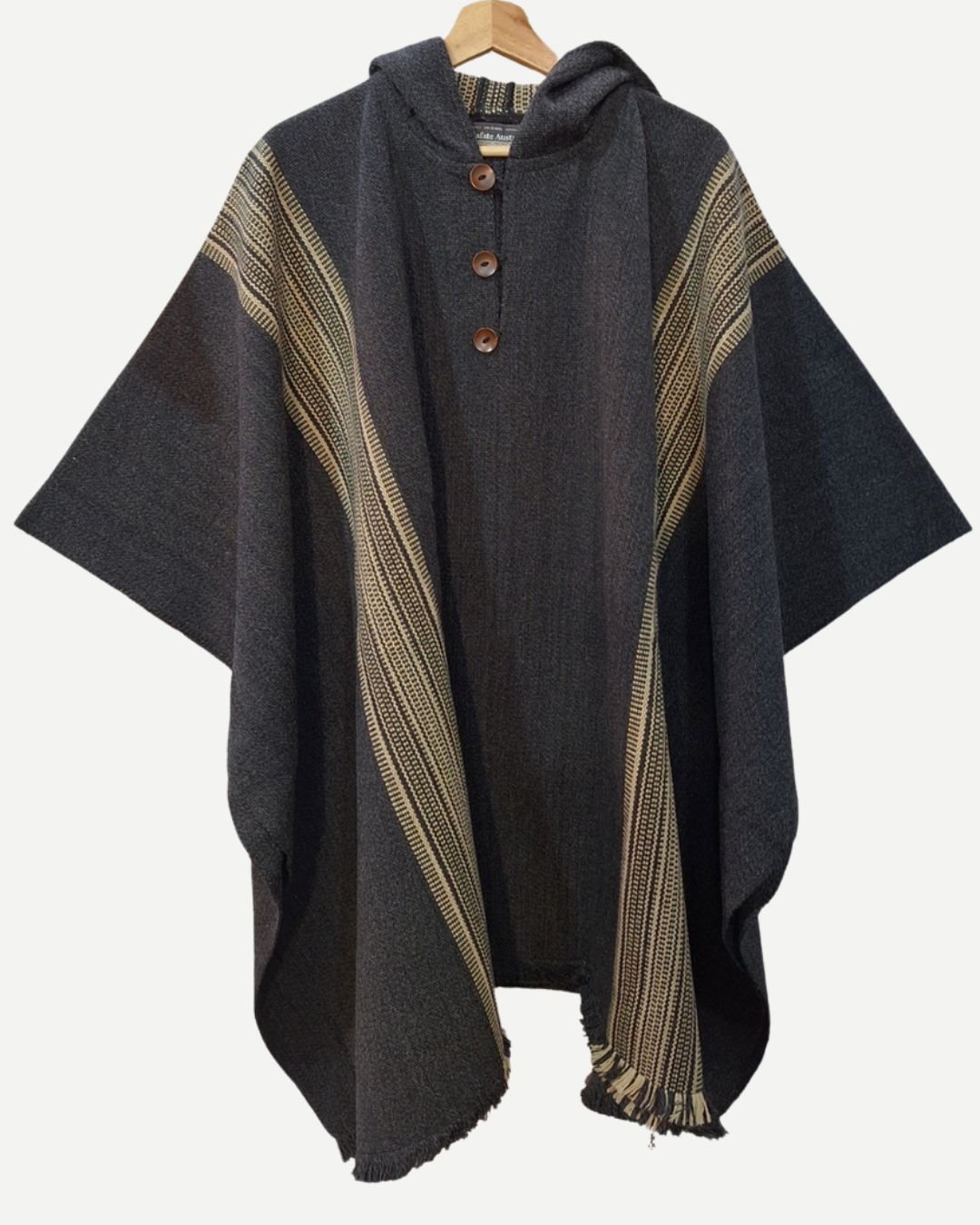 Poncho Queule gris marengo de alpaca y oveja, vista frontal