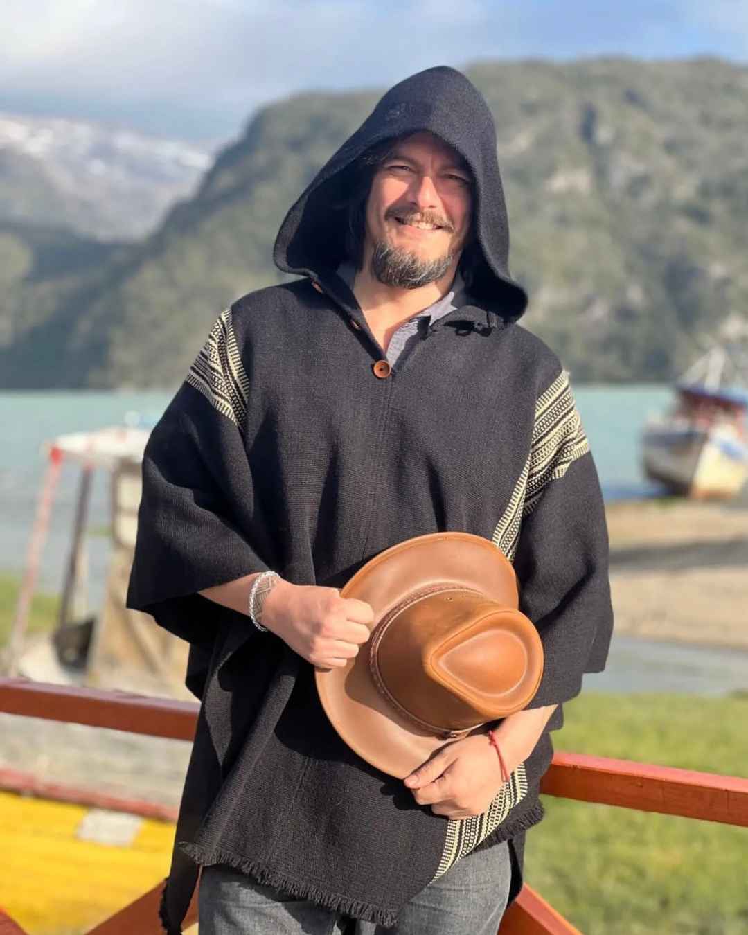 Poncho Queule | Negro - Calafate Austral