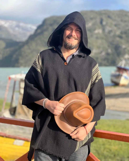 Poncho Queule | Negro - Calafate Austral