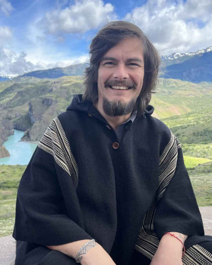 Poncho Queule | Negro - Calafate Austral