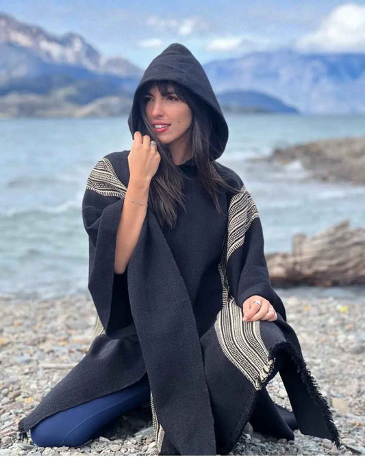 Poncho Queule | Negro - Calafate Austral