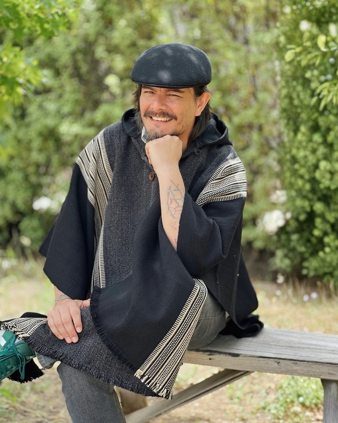 Poncho Queule | Negro & Gris marengo - Calafate Austral