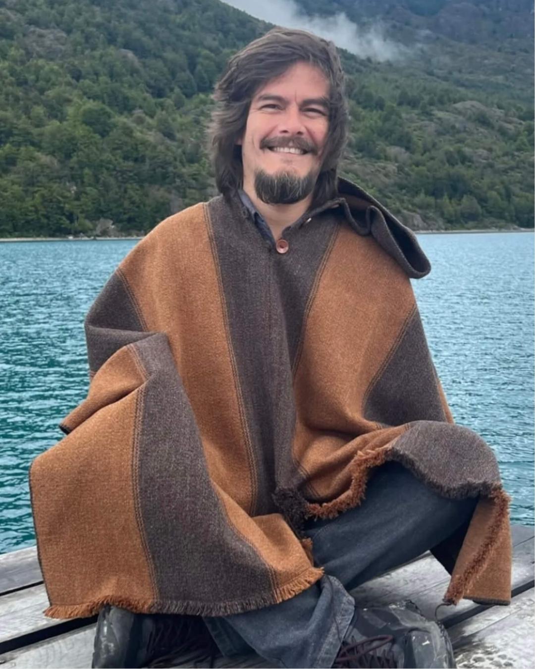 Poncho Roble | Café - Calafate Austral