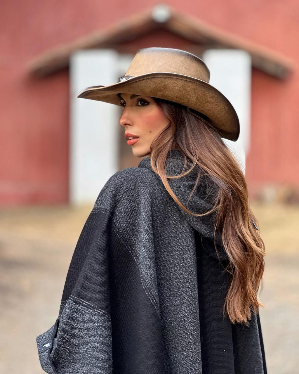 Poncho Roble | Negro - Calafate Austral