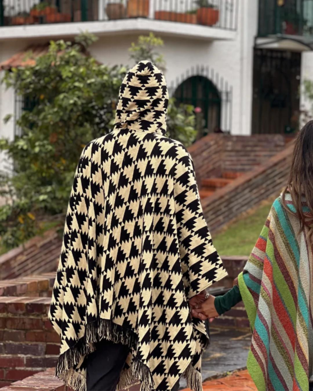 Poncho Trekan | Negro y Crudo - Calafate Austral