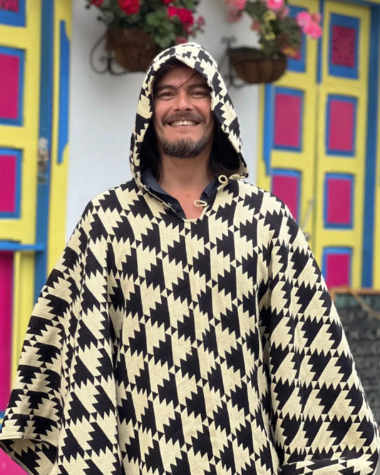 Poncho Trekan | Negro y Crudo - Calafate Austral