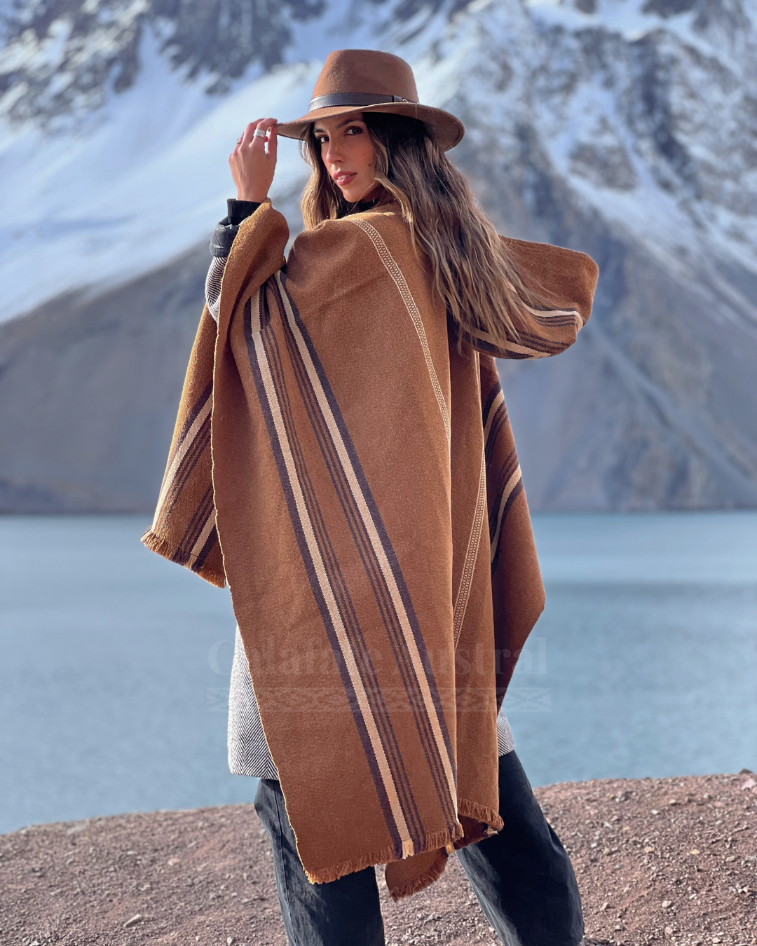 Poncho Arrayán Camel