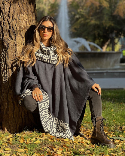 Poncho Greca | Cuello tortuga