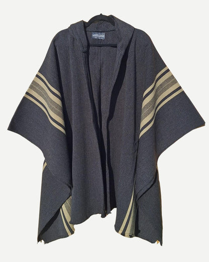 Ruana Copihue | Gris marengo y Beige - Calafate Austral