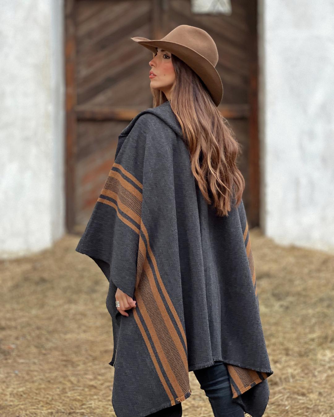 Ruana Copihue | Gris Marengo y Camel - Calafate Austral