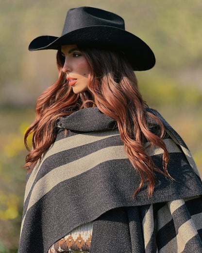 Ruana Suspiro | Gris marengo y Beige - Calafate Austral