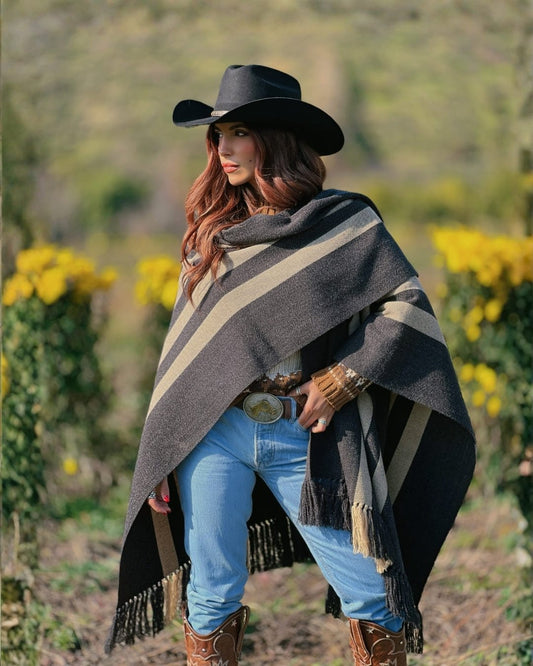 Ruana Suspiro | Gris marengo y Beige - Calafate Austral