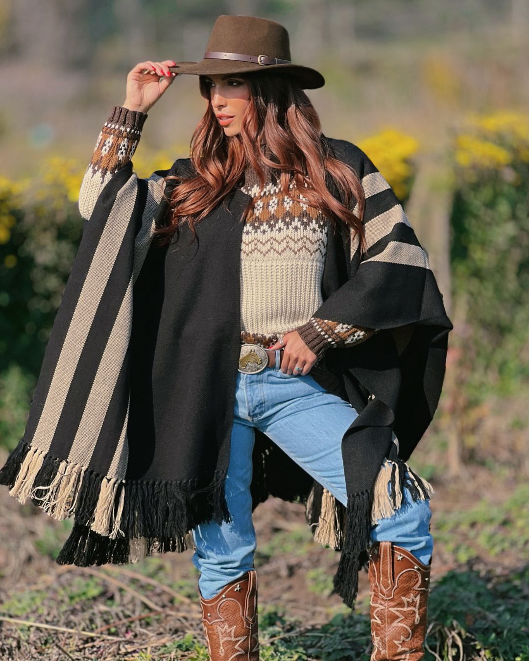 Ruana Suspiro | Negro y Beige - Calafate Austral