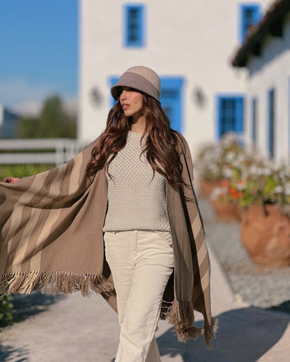 Ruana Suspiro | Te leche y beige - Calafate Austral