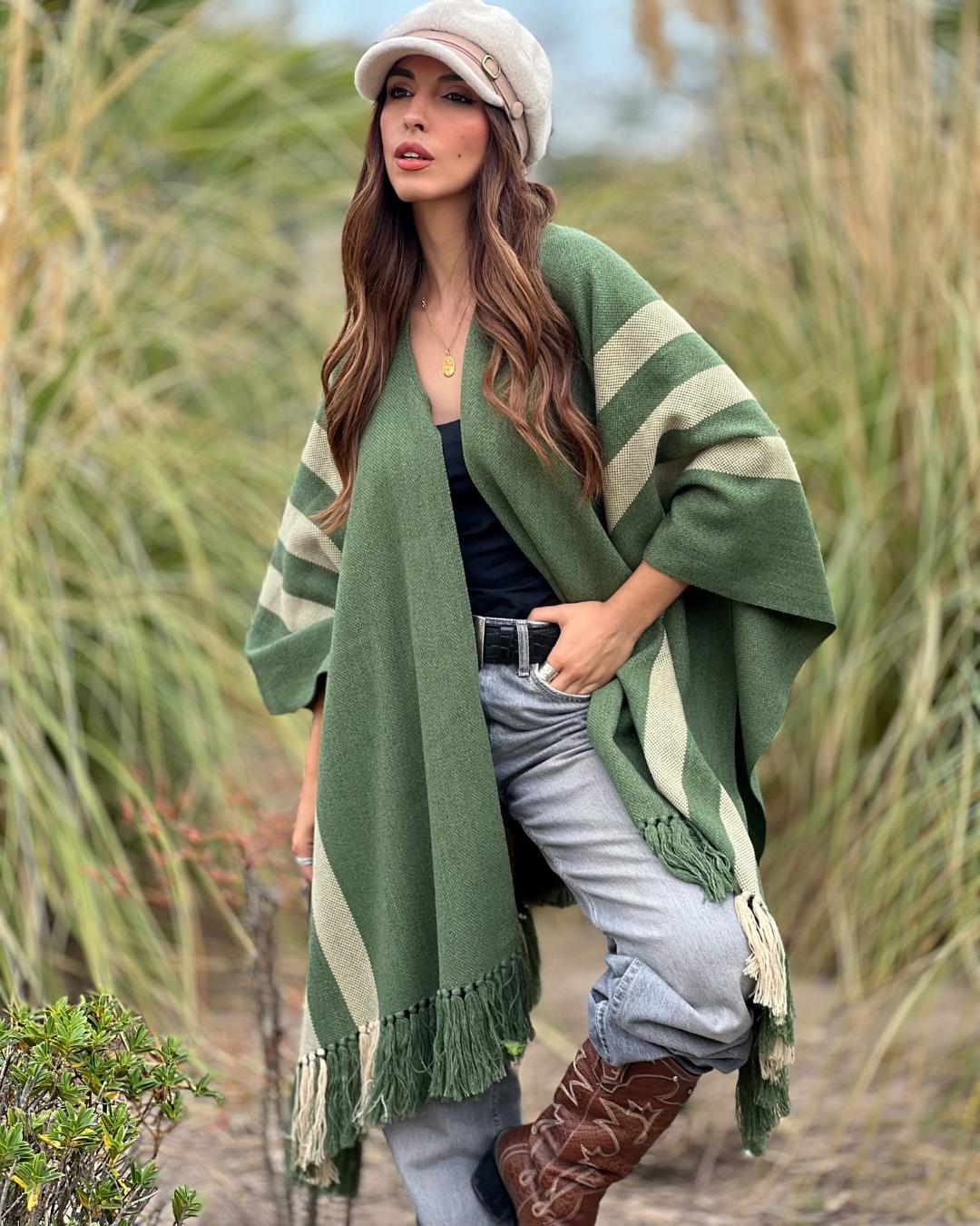 Ruana Suspiro | Verde líneas beige - Calafate Austral