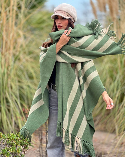 Ruana Suspiro | Verde líneas beige - Calafate Austral