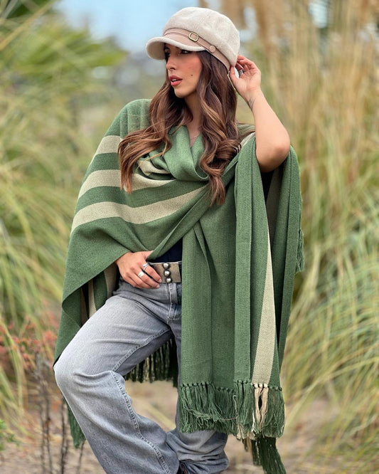 Ruana Suspiro | Verde líneas beige - Calafate Austral