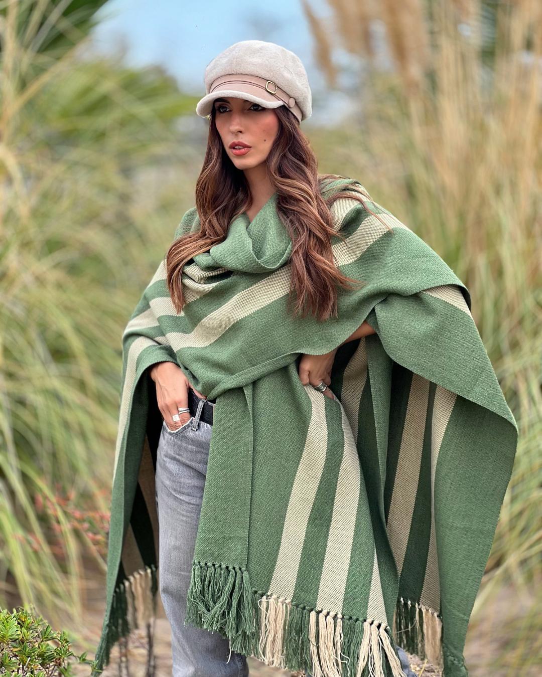 Ruana Suspiro | Verde líneas beige - Calafate Austral