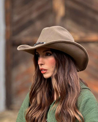 Perfil de mujer usando Sombrero Álamo beige de lana