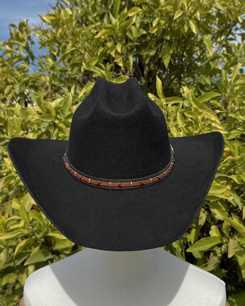 Sombrero Houston negro estilo western con cinta decorativa frontal