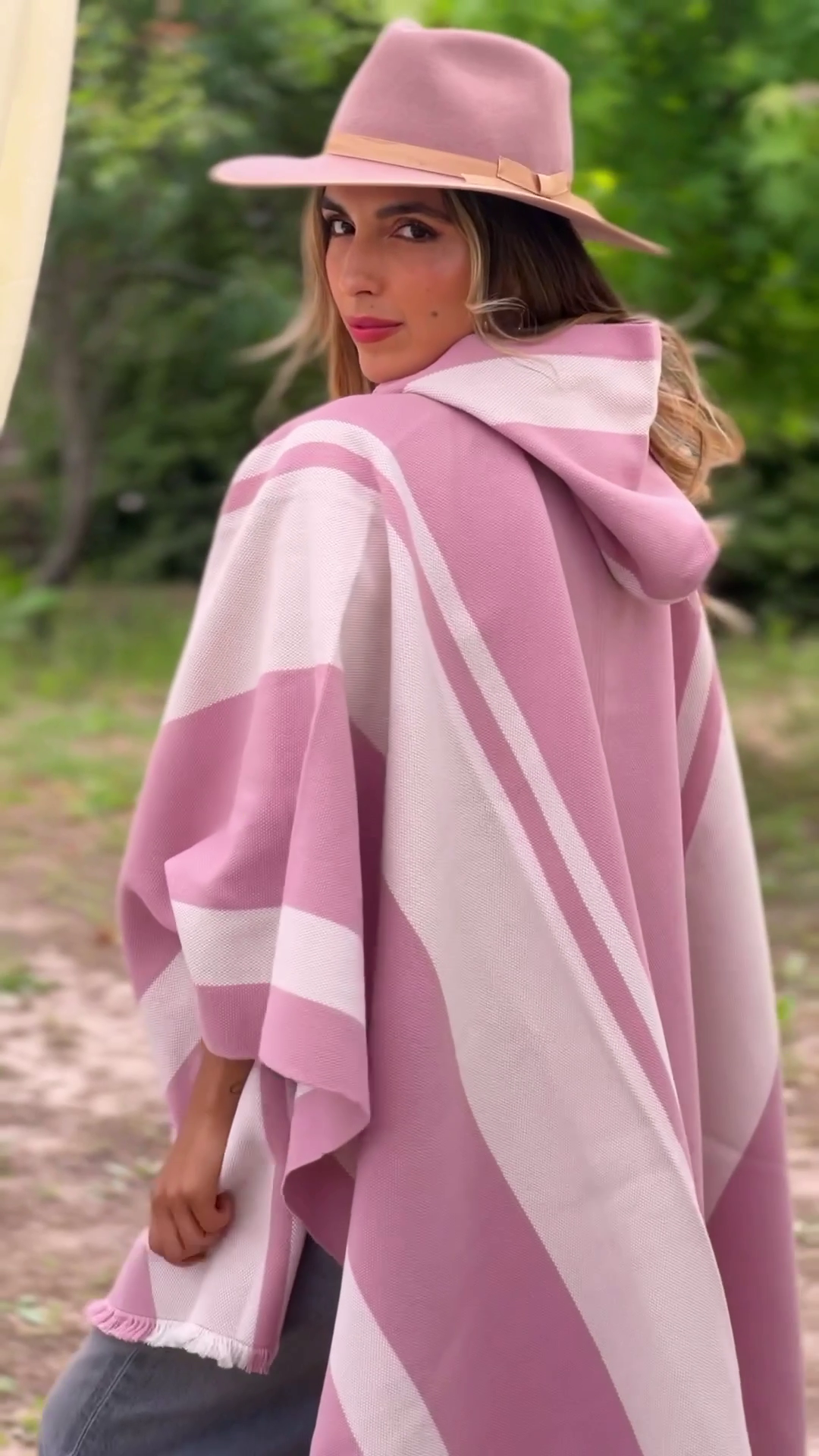 Poncho Ciprés Rosado & Nevado