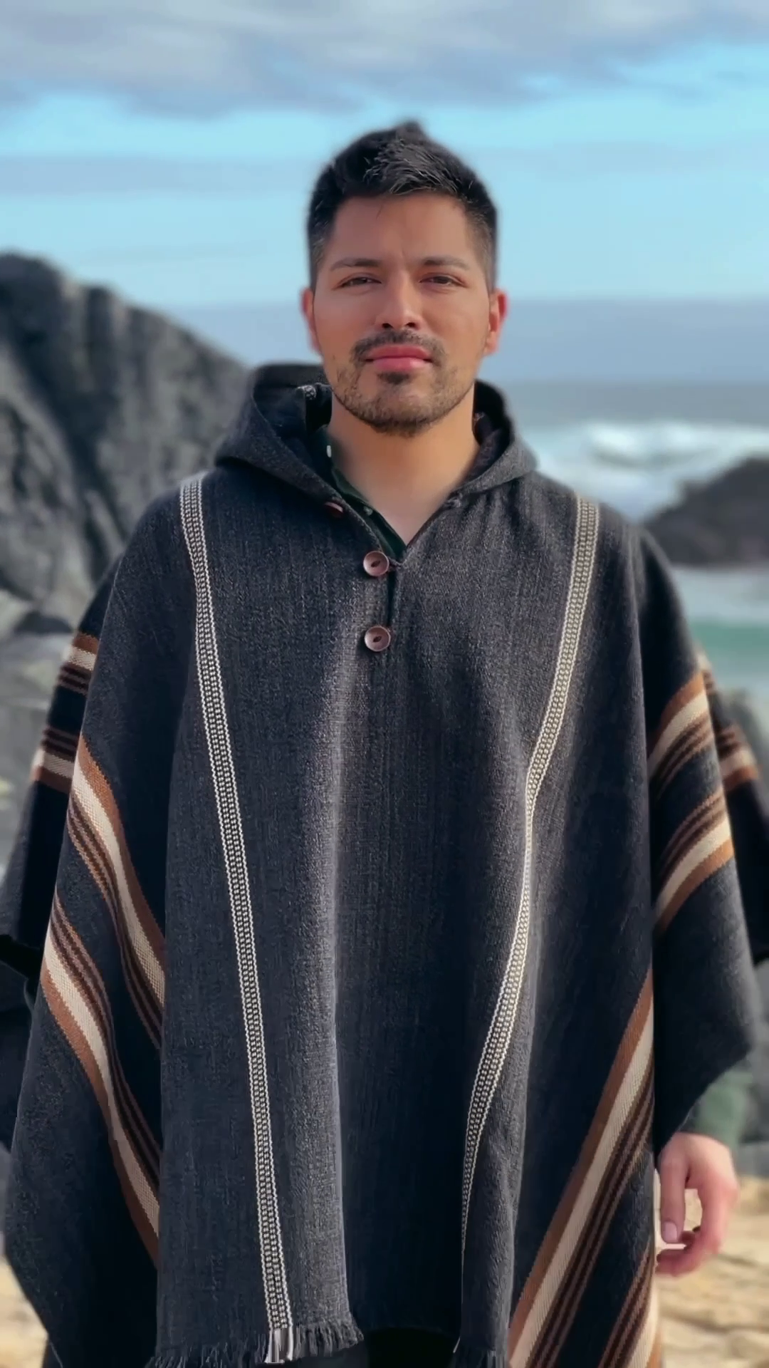 Poncho Arrayán Gris Marengo & Camel